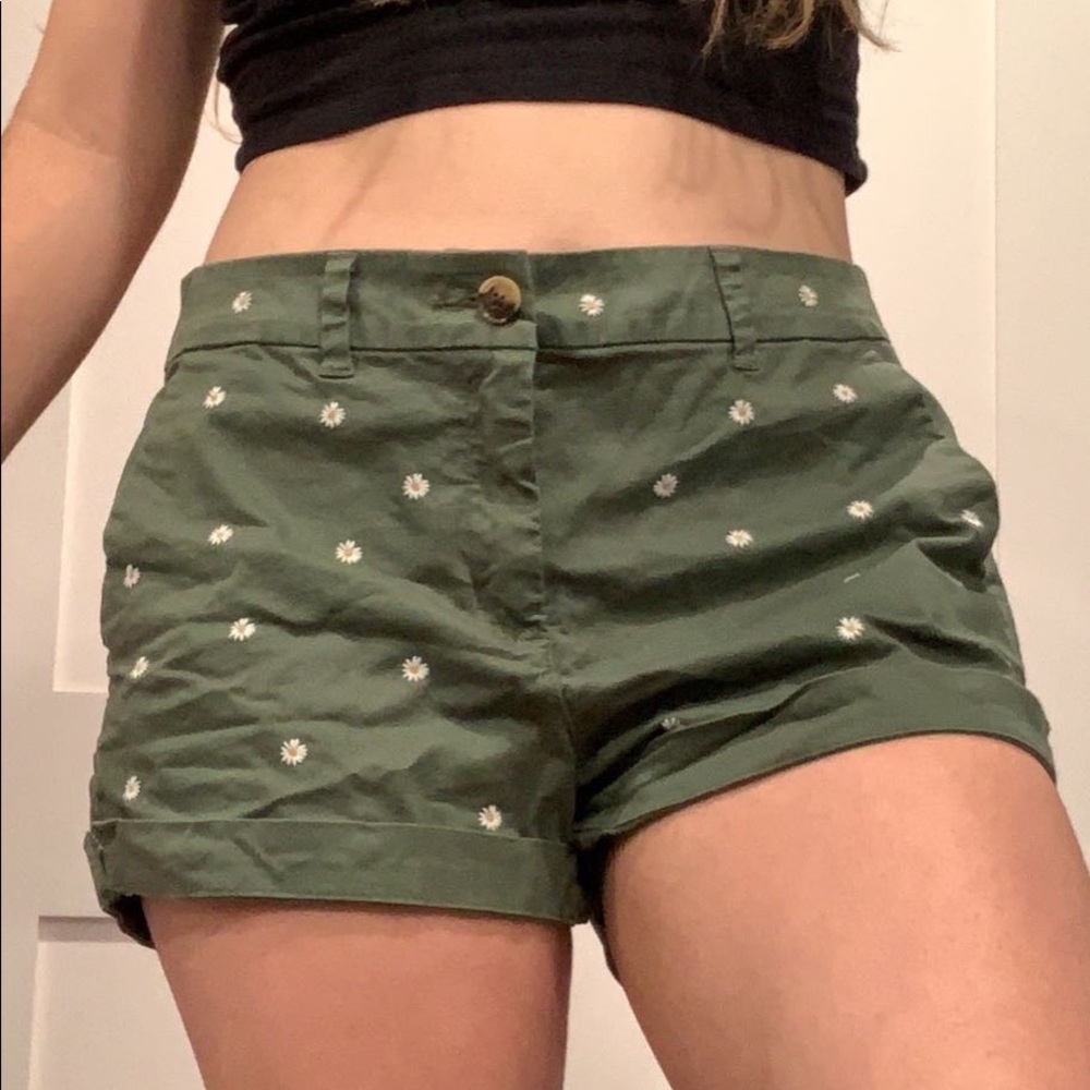 Old navy Everyday short. Army green with white and yellow flowers.